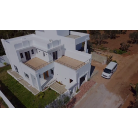 VILLA À VENDRE À HAMMAMET TERRAIN  403 M²